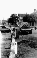 SB-00096 | Sexbierum: juttezakken wassen in de vaart