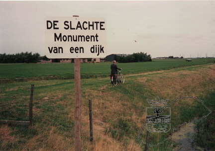OB-00642 Slachte monument. Begin tocht familie de Vries
